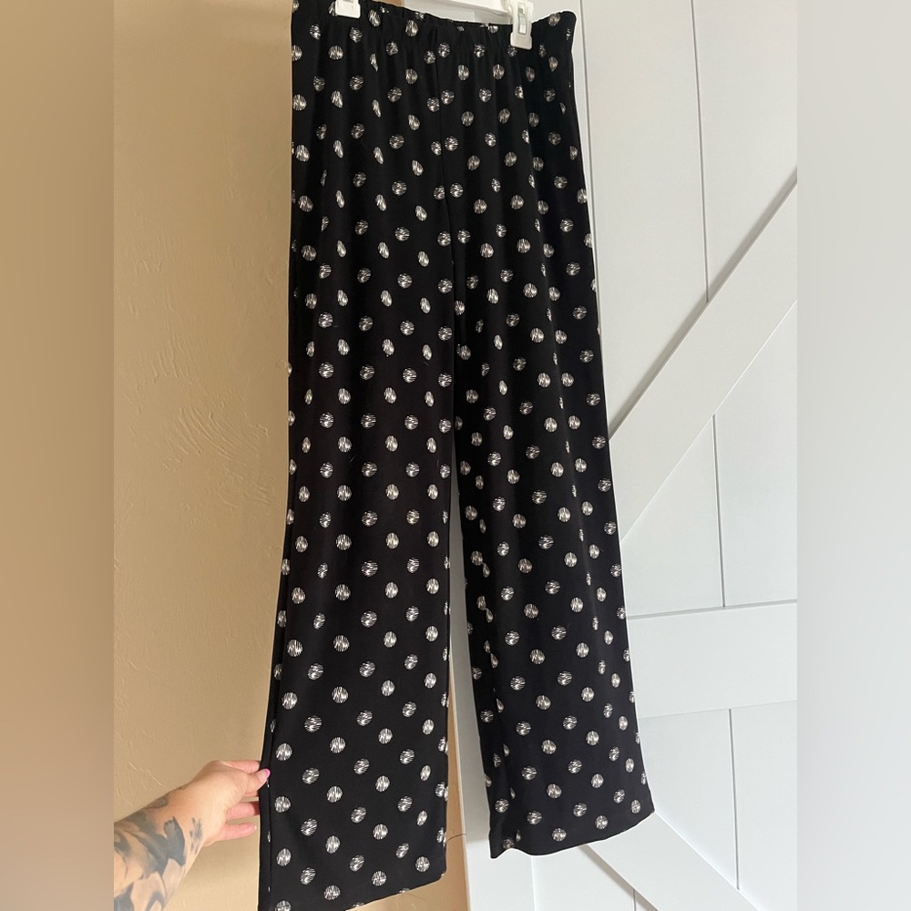 Chico’s Black Wide Leg Pants – White Dot Pattern – Comfy Stretch